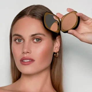 bronze_summer_glow_powder_tulum_on_model_1_1_1 Code 8 Beauty - Summer Glow Bronzer - Tulum